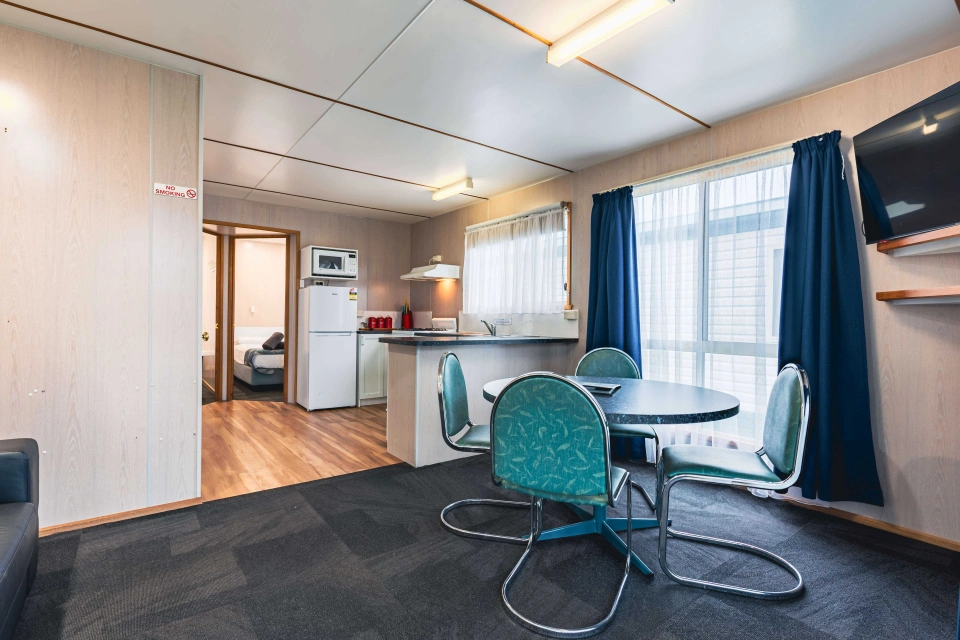 Family Cabin 2 DB Living