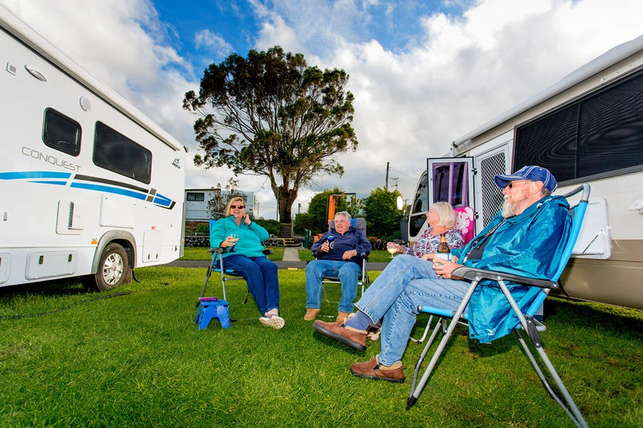 BIG4 Ulverstone Park Shots Happy campers 2 900px Nov 18 0004